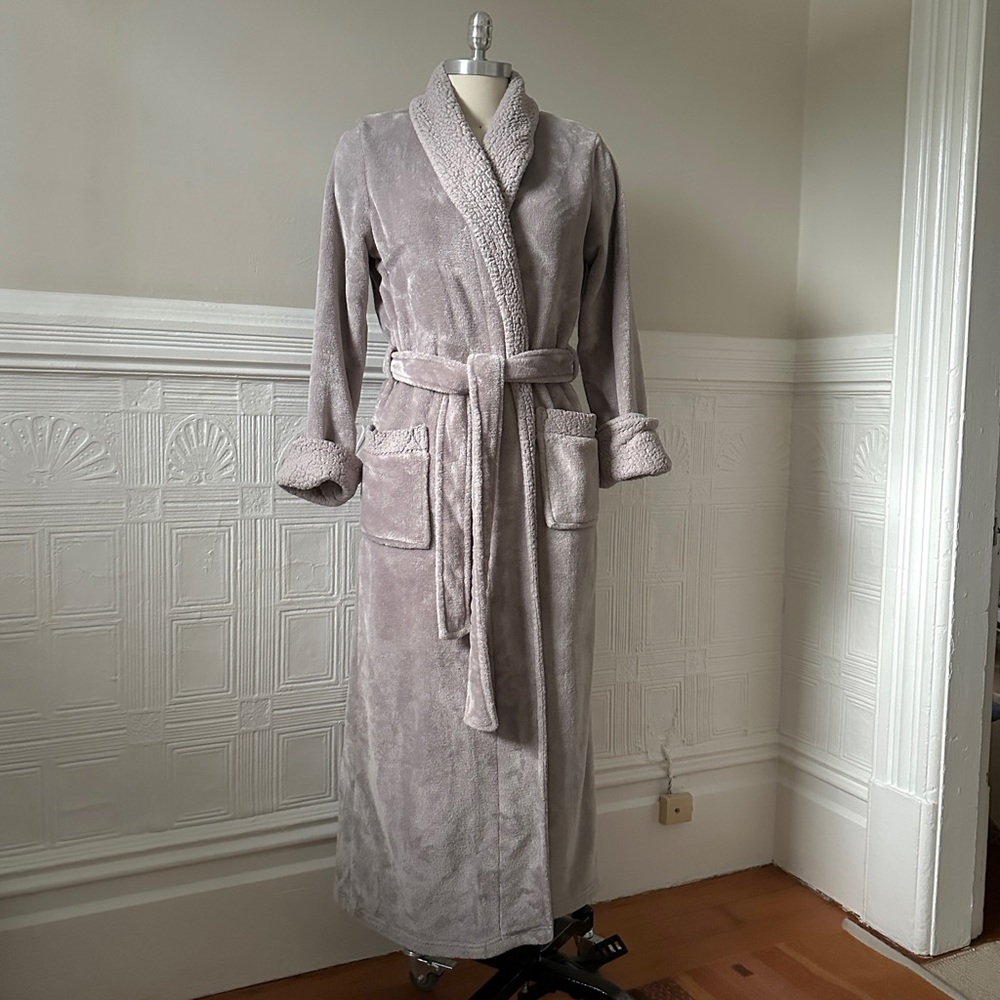 Natori Plush Sherpa Robe - super soft fluffy bathrobe in lavender taupe